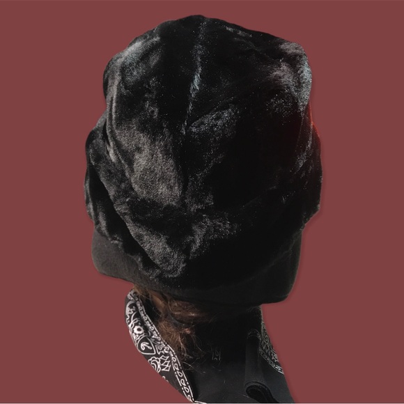 Faux fur Russian style winter trapper hat with retractable padded ear flaps. - Picture 2 of 4